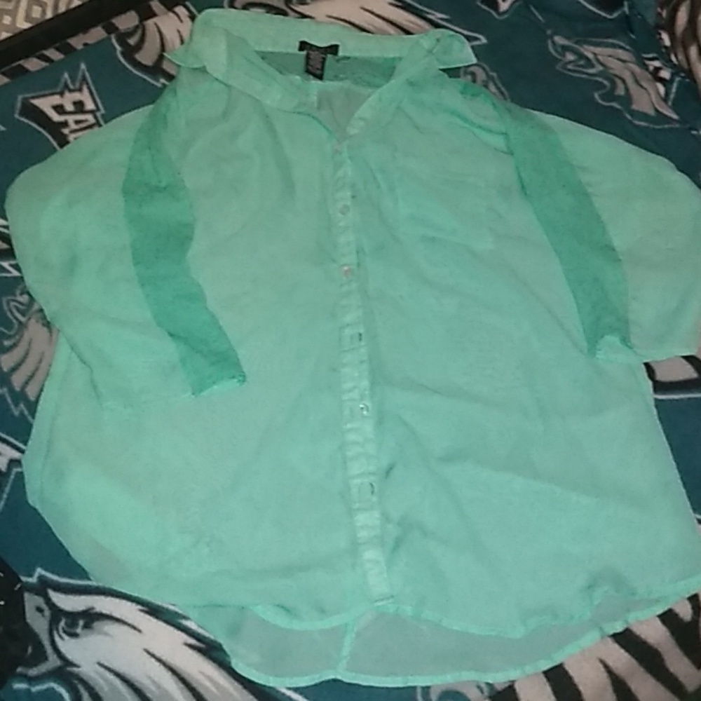 Quarter sleeve shirt